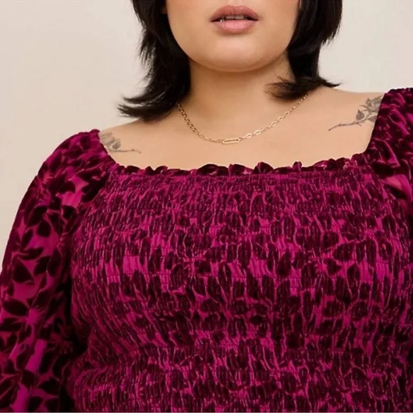 Velvet Burnout Torrid Size 2 Smocked TOP Sheer
Floral Sleeves Purple Wine Crop - Picture 6 of 17
